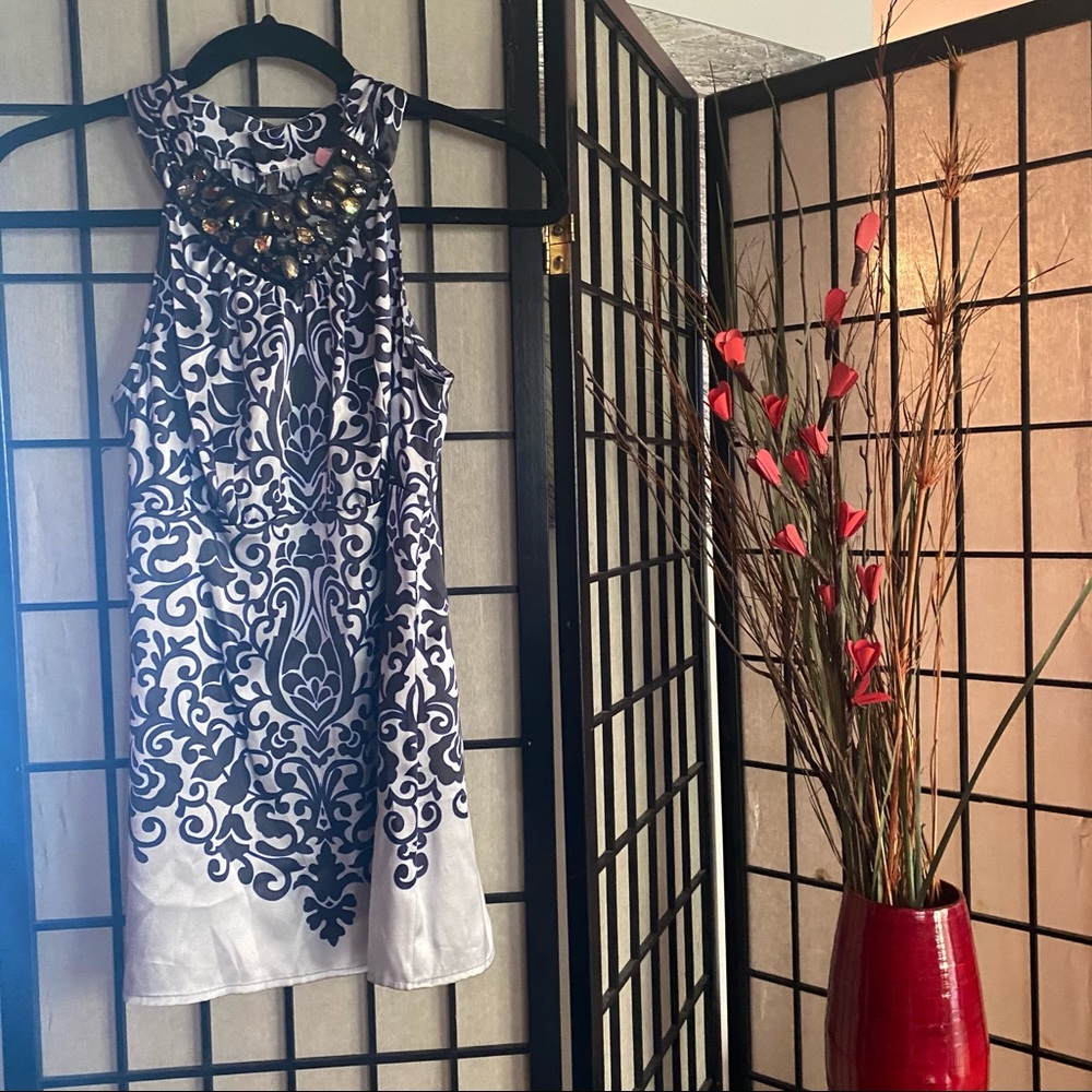 - Cache Sleeveless Top w Beaded Neckline - Picture 3 of 16